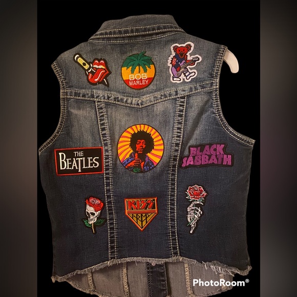 CUSTOMIZED DENIM VEST JACKET W/ THE ICONIC ROCK BANDS!! 16 PATCHES/1 BUTTON!! - Picture 2 of 8